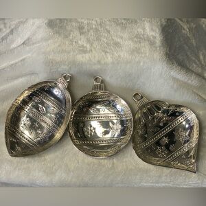 International Silver Company 
Set of 3 Christmas Ornament 
Plates/Dishes